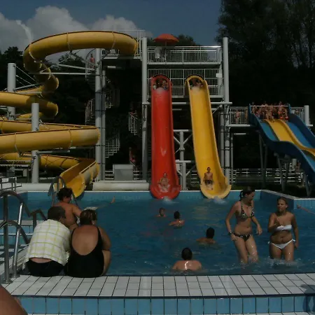 98 Petofi Utca * Balatonmagyarod